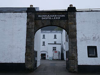 Bunnahabhain entrance gate&nbsp;uploaded by&nbsp;Ben, 07. Feb 2106