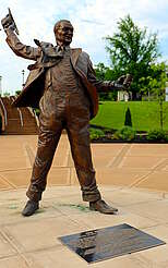 Statue of James Beauregard alias Jim Beam &nbsp;uploaded by&nbsp;Ben, 07. Feb 2106