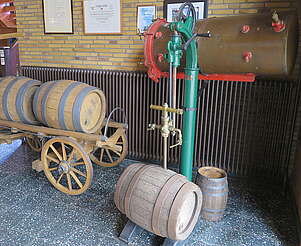 Us Heit old cask filling plant&nbsp;uploaded by&nbsp;Ben, 07. Feb 2106