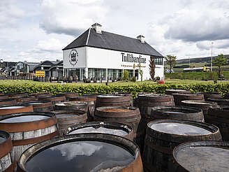 casks outside Tullibardine distillery&nbsp;uploaded by&nbsp;Ben, 07. Feb 2106