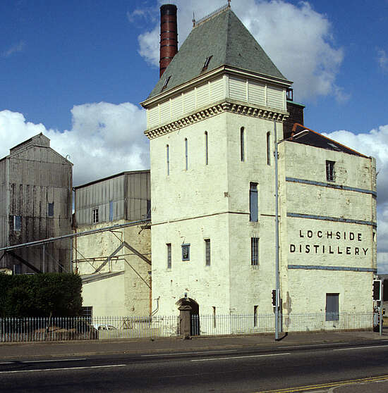 A view at the Lochside distillery from the street.