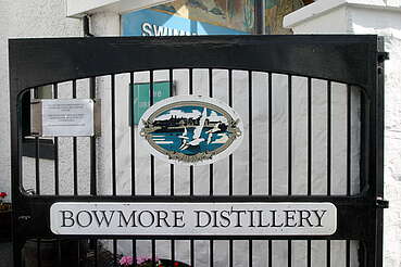 Gate of the Bowmore Distillery&nbsp;uploaded by&nbsp;Ben, 07. Feb 2106
