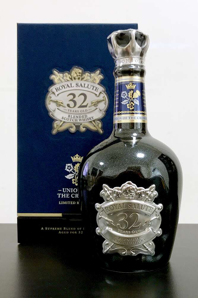 Royal Salute 32 Years Union of the Crowns - Whisky.com