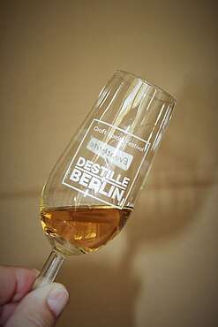 Das Geheimnis der B - Whisky-Likör mit Honig und Kräutern