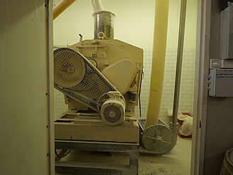 M&amp;H grain mill&nbsp;uploaded by&nbsp;Ben, 07. Feb 2106