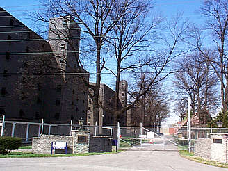 Stitzel Weller entrance to the warehouses&nbsp;uploaded by&nbsp;Ben, 07. Feb 2106
