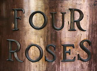 Four Roses logo&nbsp;uploaded by&nbsp;Ben, 07. Feb 2106